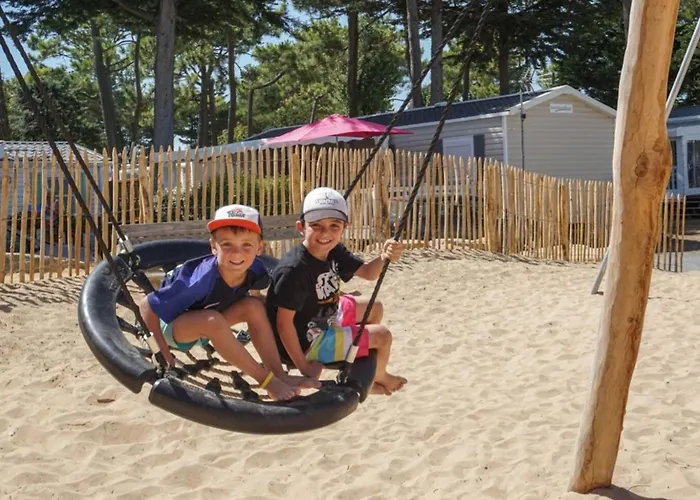 Camping Mobil Spacieux Pour 6 Avec Terrasse - Api-1-52-1464