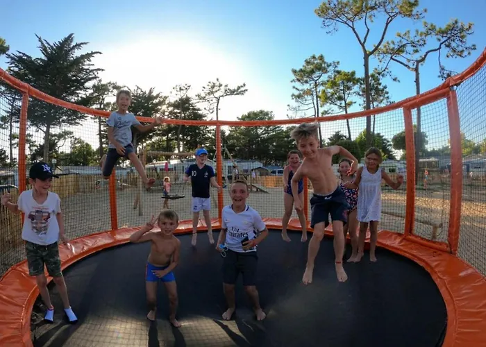 Camping Mobil Spacieux Pour 6 Avec Terrasse - Api-1-52-1464